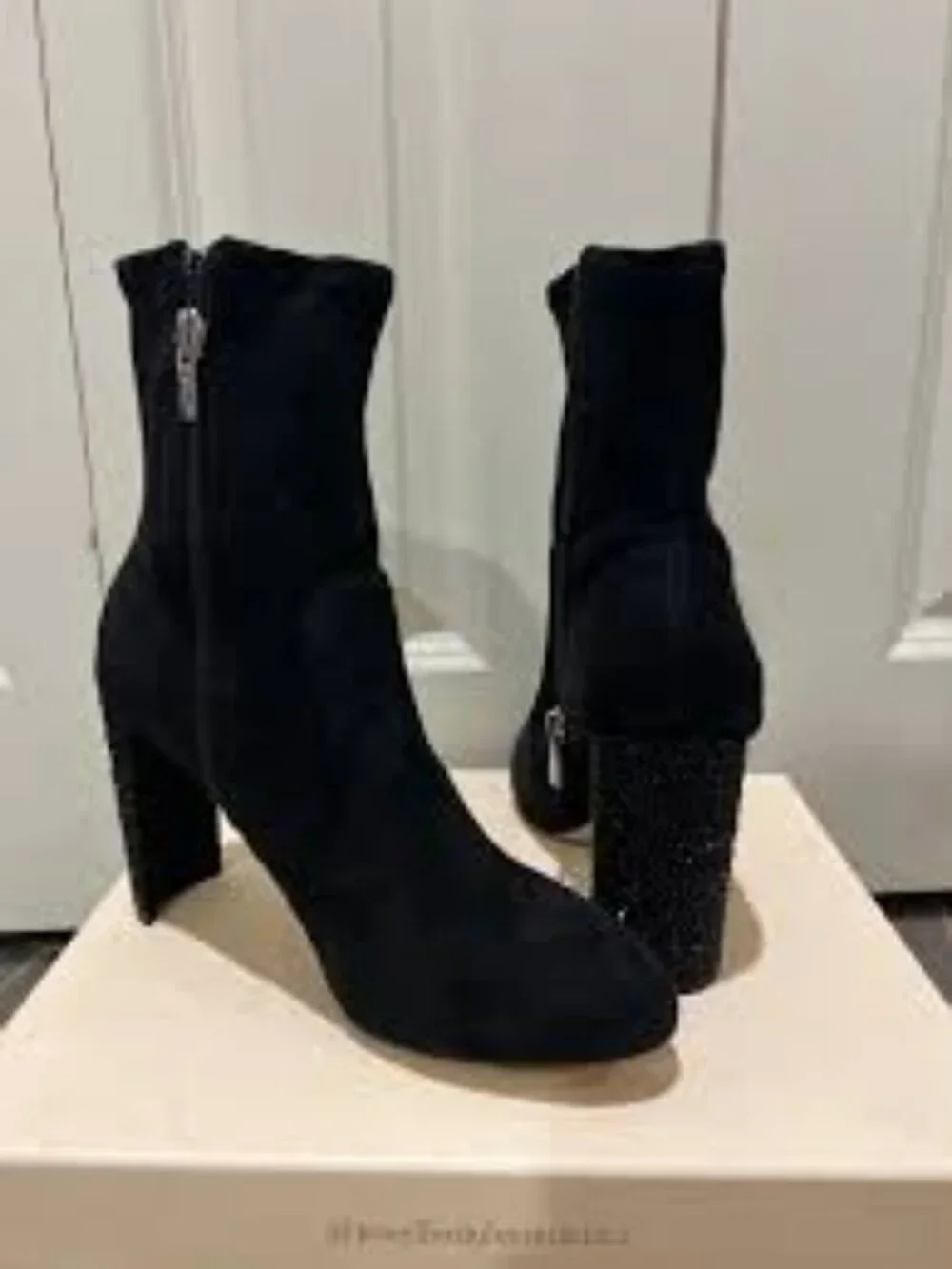 69-NEW IN BOX JEWEL BADGLEY MISCHKA ZIPPER ANGLE BOOTS - Picture 1 of 5